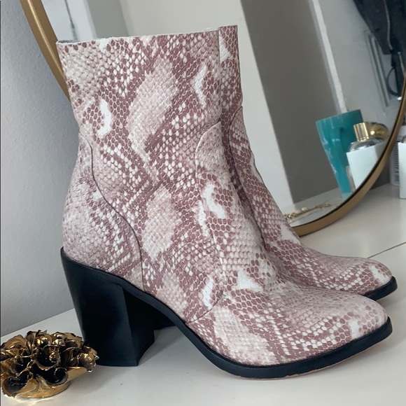 Dolce Vita Womens Samie